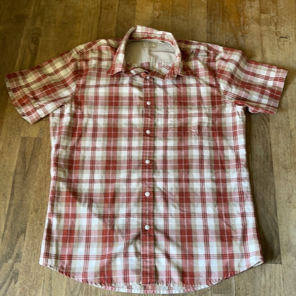 Men’s plaid button down short sleeve shirt size Medium